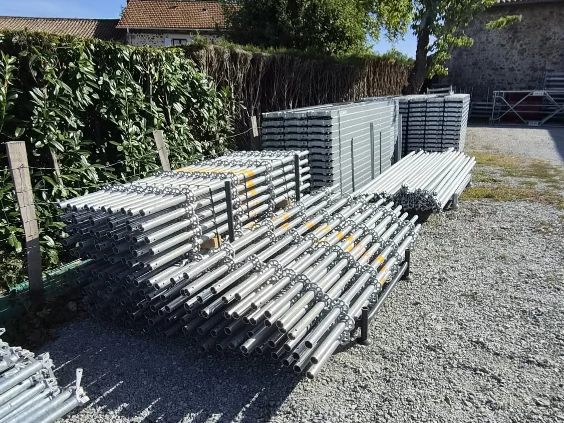 Montants d'échafaudage AFIX en stock sur notre parc en Haute-Vienne